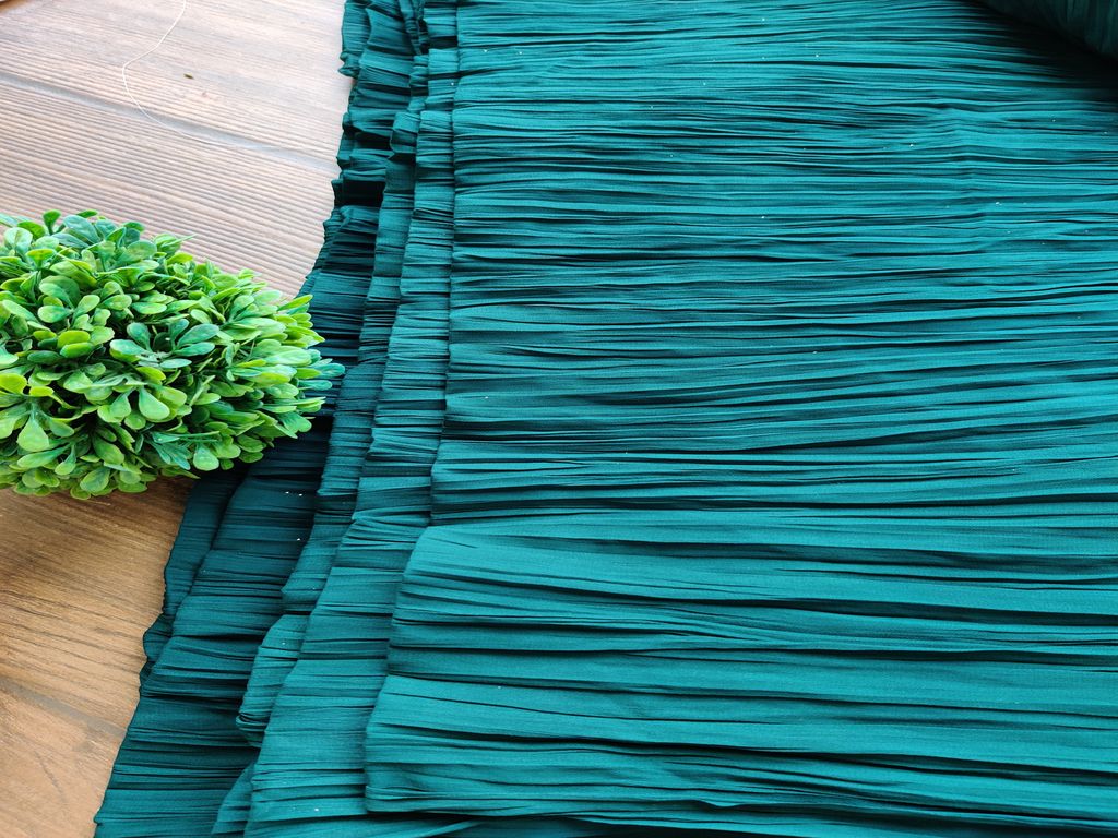 bottle-green-plain-crushed-georgette-fabric