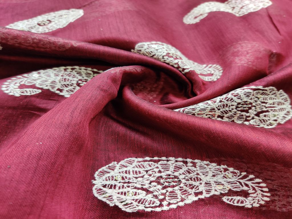 maroon-chanderi-with-white-embroidered-lakhnawi-motifs