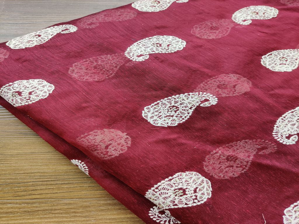 maroon-chanderi-with-white-embroidered-lakhnawi-motifs