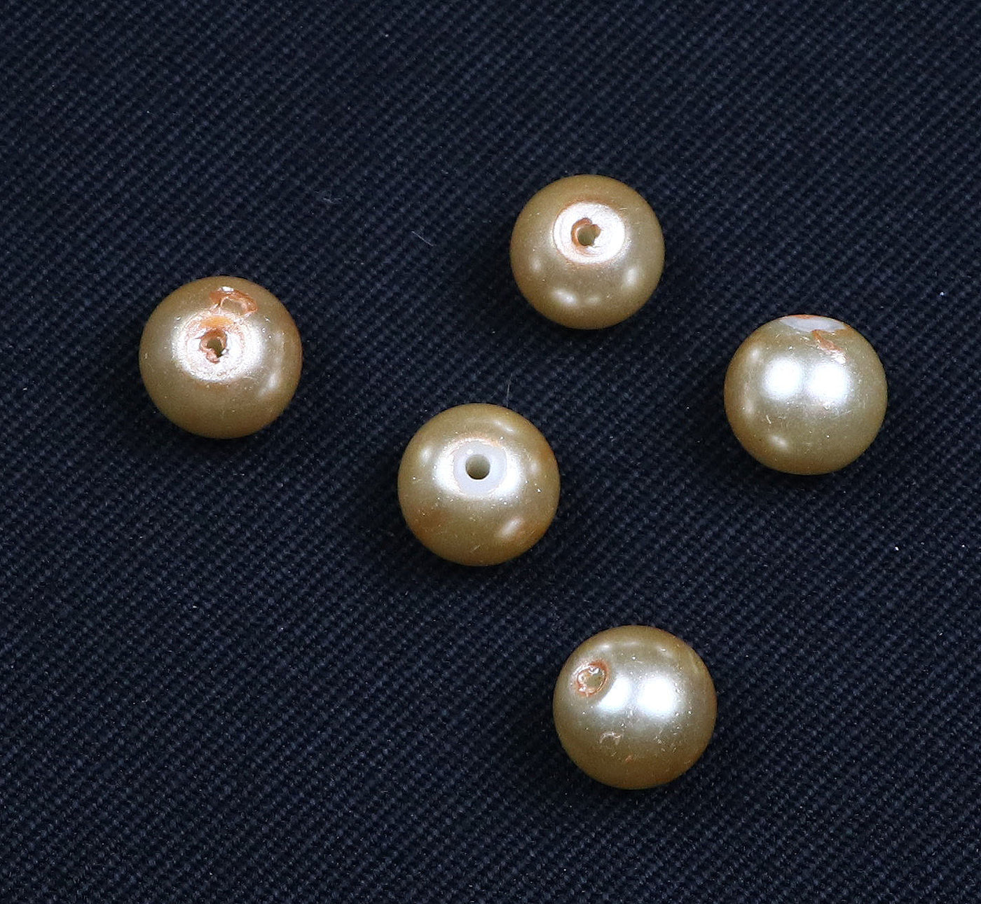 off-white-glass-pearl-beads